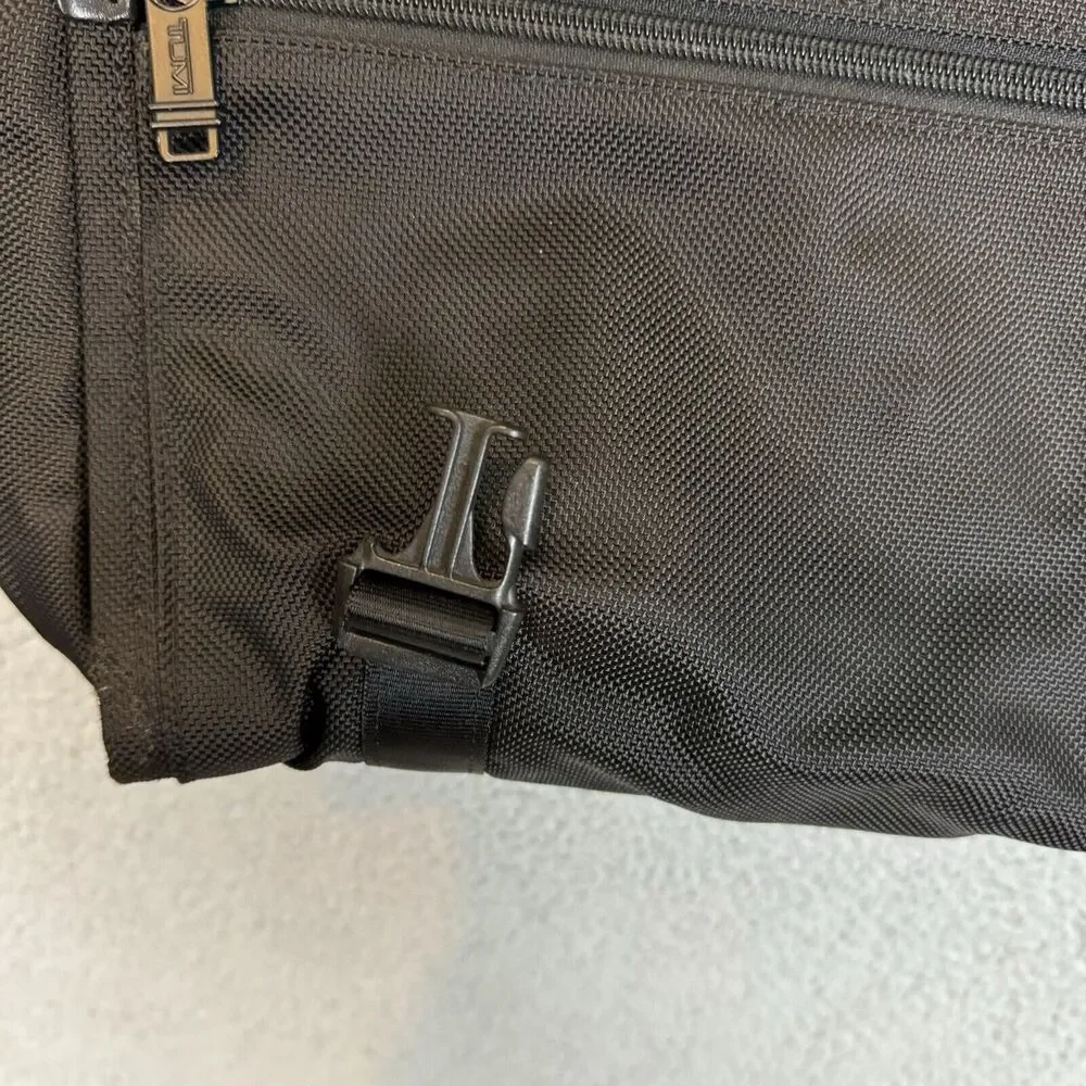 Tumi good used